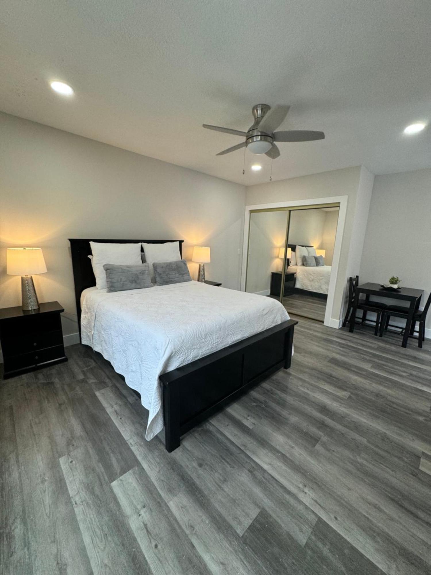 Deluxe Apartment Whit Laundry Тампа Экстерьер фото
