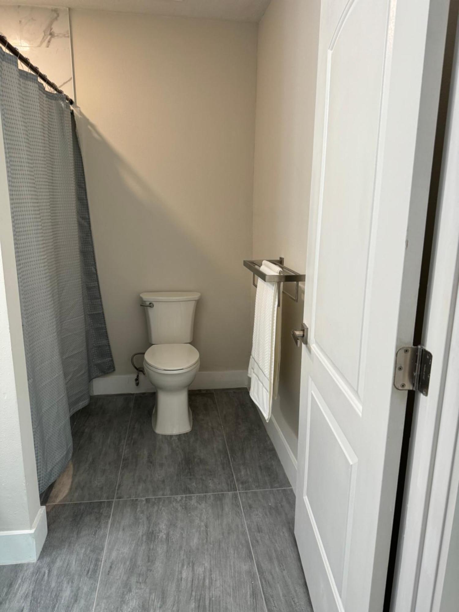 Deluxe Apartment Whit Laundry Тампа Экстерьер фото