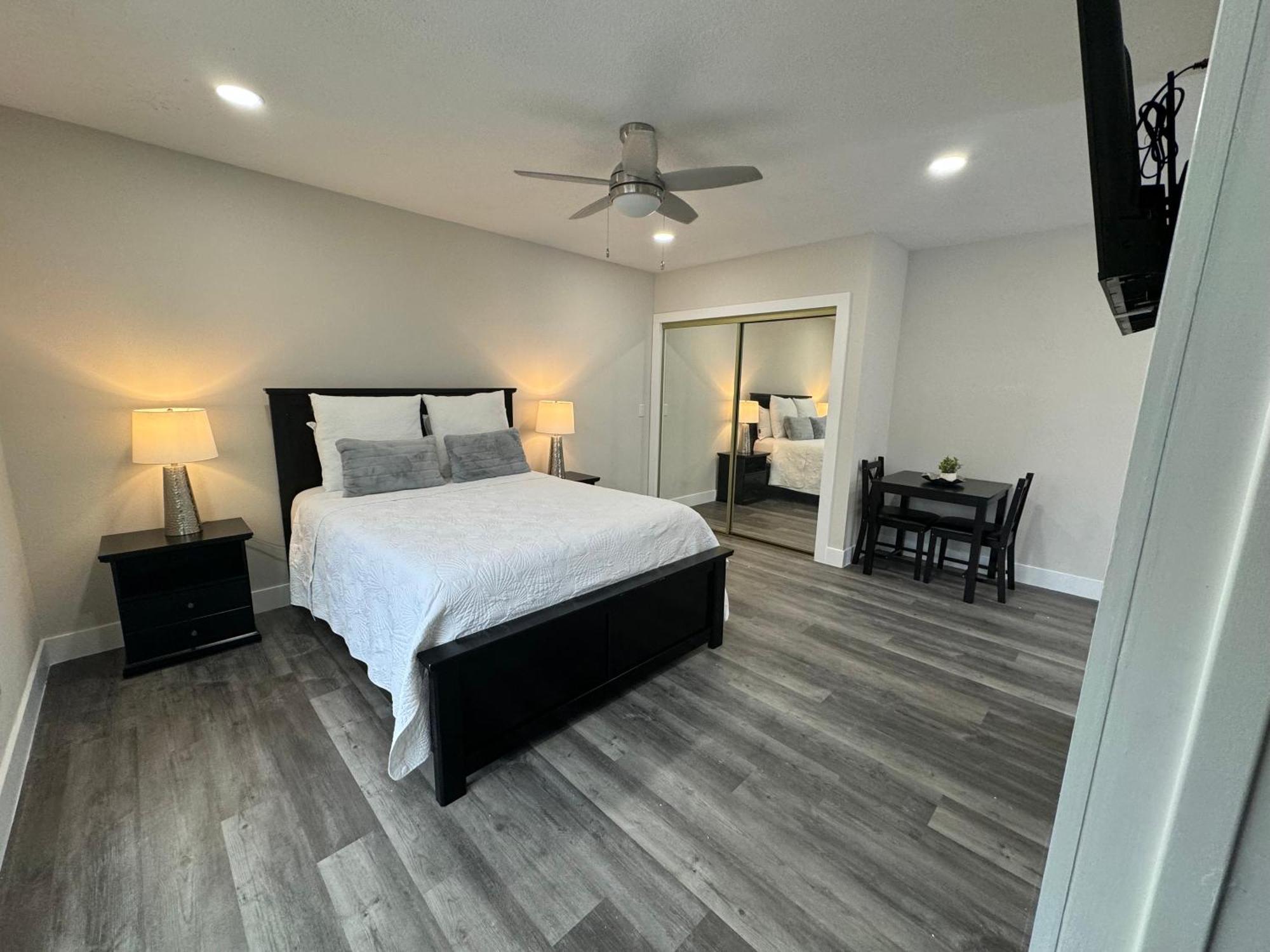 Deluxe Apartment Whit Laundry Тампа Экстерьер фото