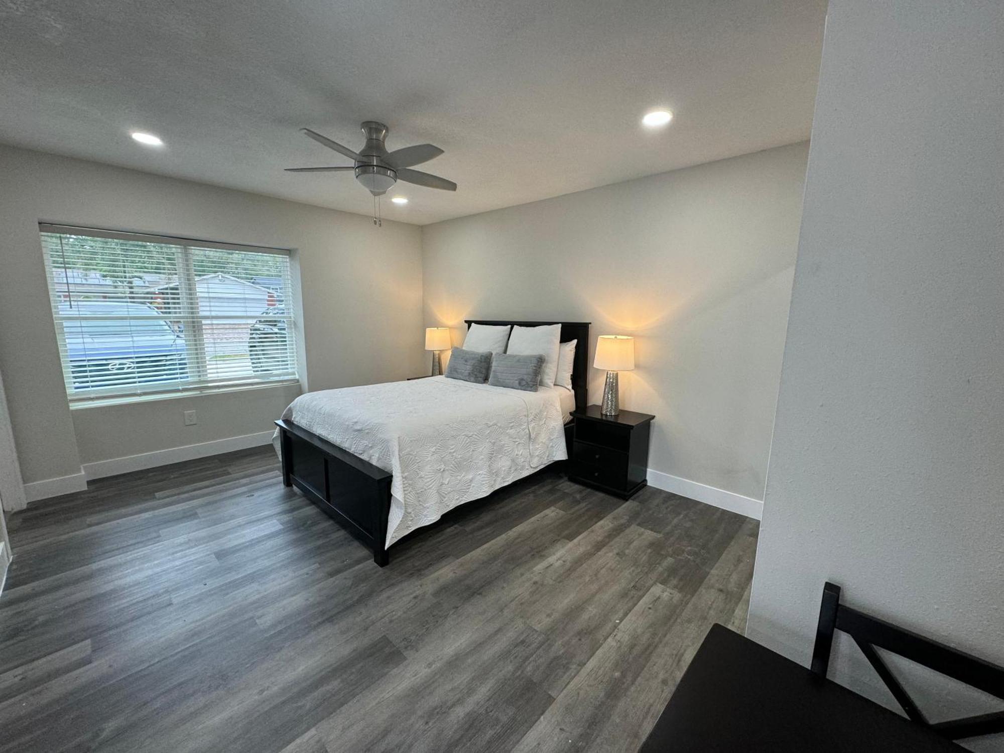 Deluxe Apartment Whit Laundry Тампа Экстерьер фото